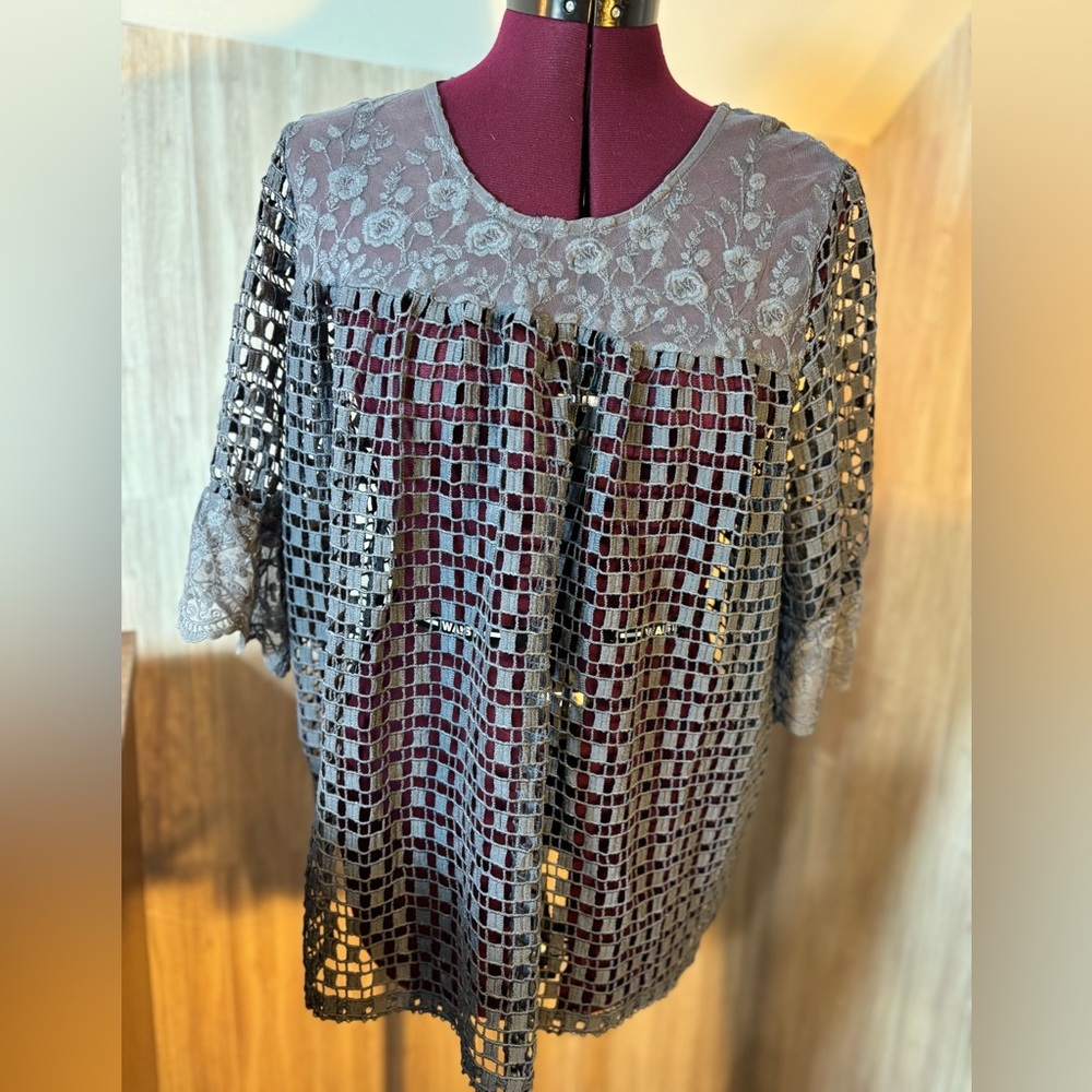 Women's Lace & Crochet Overlay Top - Gray Blue